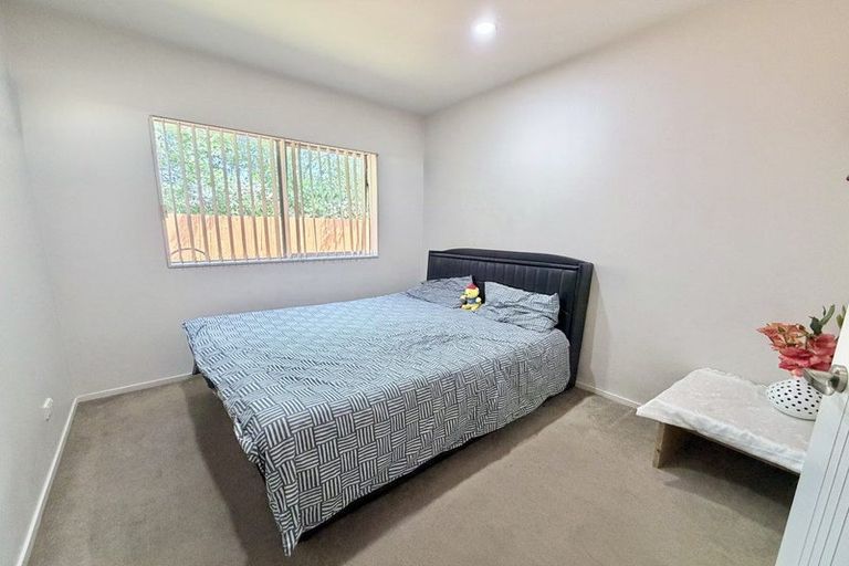Photo of property in 547 Great South Road, Rosehill, Papakura, 2113