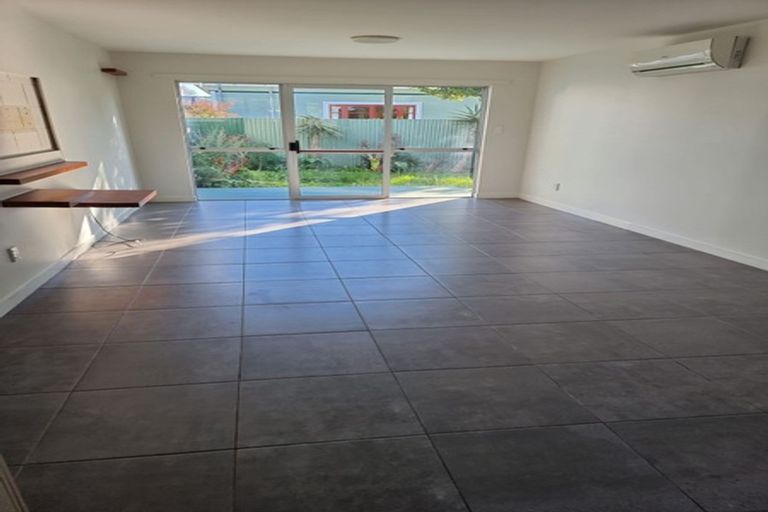 Photo of property in 4/324 Ferry Road, Waltham, Christchurch, 8011