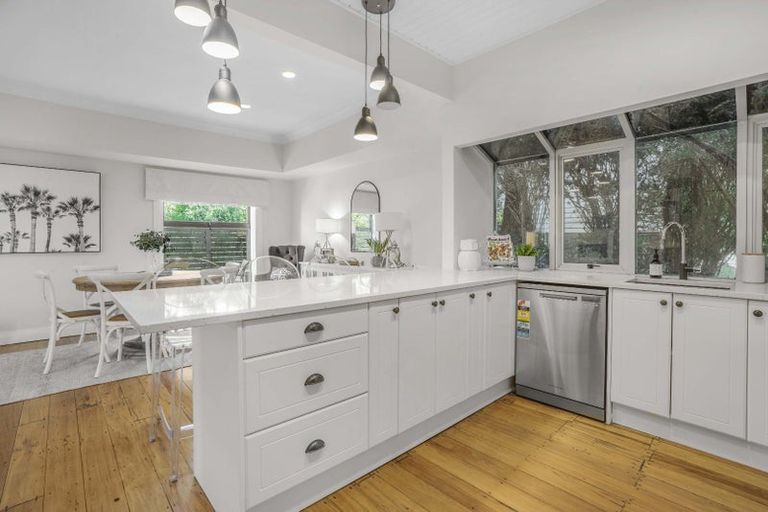 Photo of property in 33 Waitohu Road, York Bay, Lower Hutt, 5013