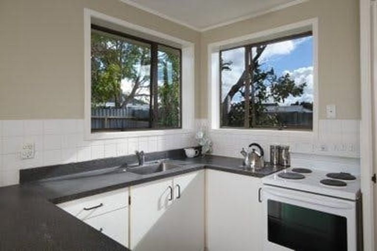 Photo of property in 3/13 Northall Road, New Lynn, Auckland, 0600