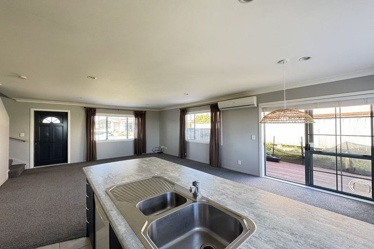 Photo of property in 40a Landsdowne Terrace, Karori, Wellington, 6012