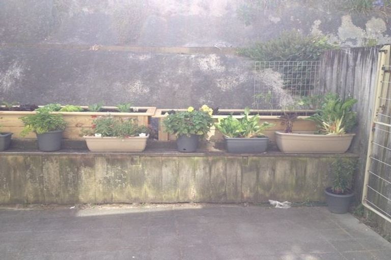 Photo of property in 2/222 The Esplanade, Island Bay, Wellington, 6023