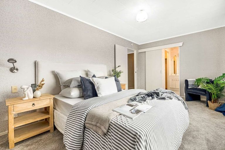 Photo of property in 10 Gemini Place, Kawaha Point, Rotorua, 3010