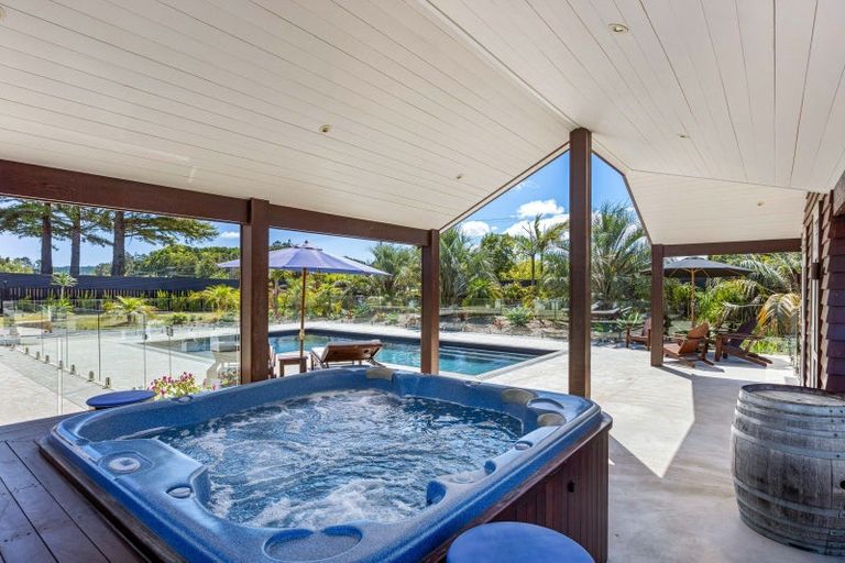 Photo of property in 8a Jelas Drive, Riverhead, Kumeu, 0892