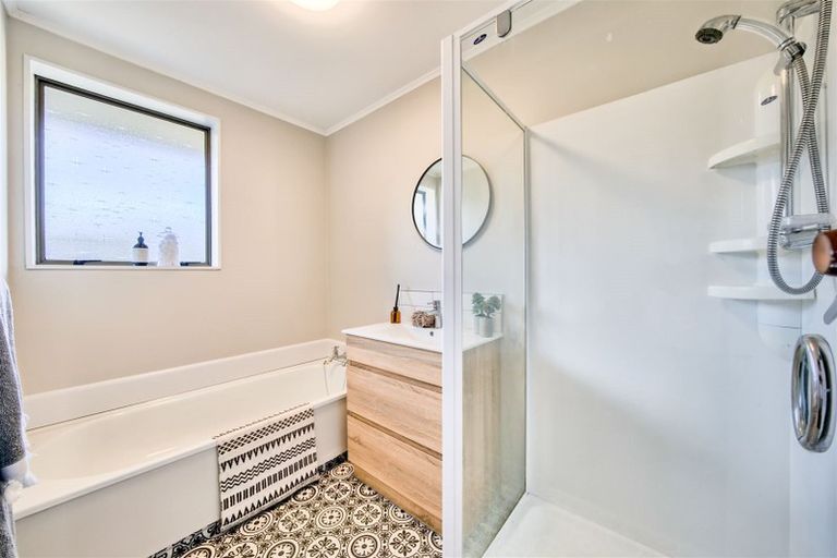 Photo of property in 21f1- Roband Crescent, Brown Owl, Upper Hutt, 5018
