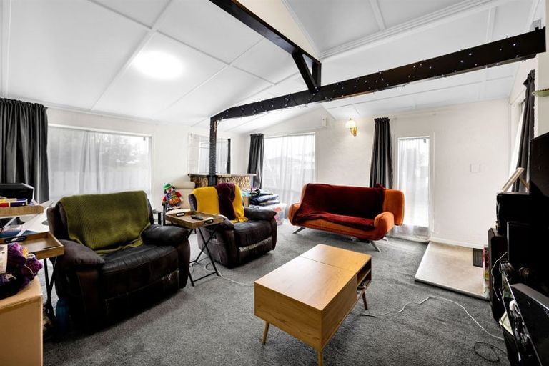 Photo of property in 45 Iredale Road, Hawera, 4610