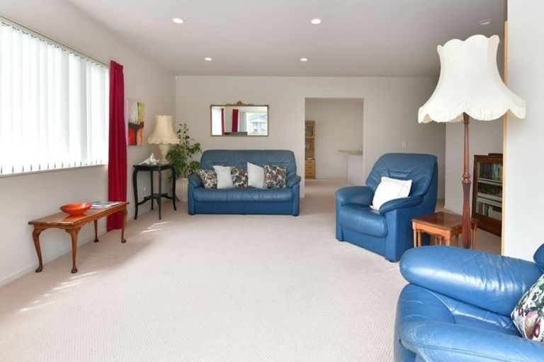 Photo of property in 1/4 Rosario Crescent, Red Beach, 0932