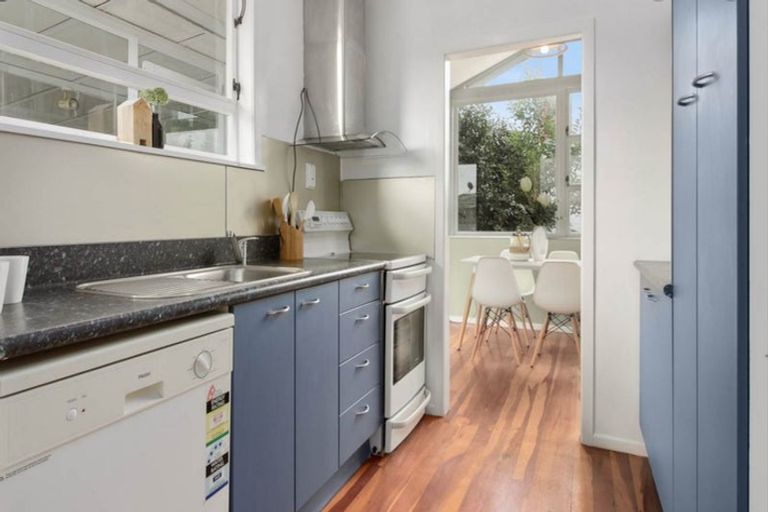 Photo of property in 83 Gloria Avenue, Te Atatu Peninsula, Auckland, 0610