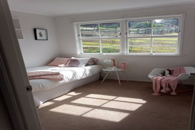 Photo of property in 9 Trosk Place, Waiuku, 2123