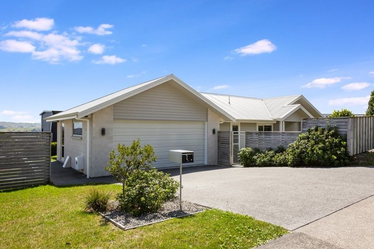 Photo of property in 2 Pacific View, Whitby, Porirua, 5024
