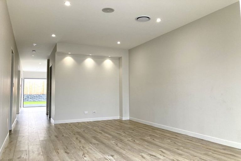 Photo of property in 32 Pilot Drive, Hobsonville, Auckland, 0616