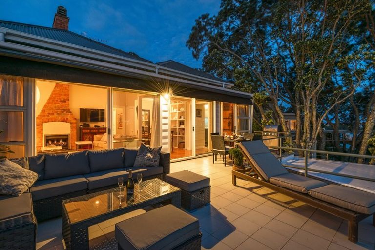 Photo of property in 11 Hinemoa Street, Birkenhead, Auckland, 0626