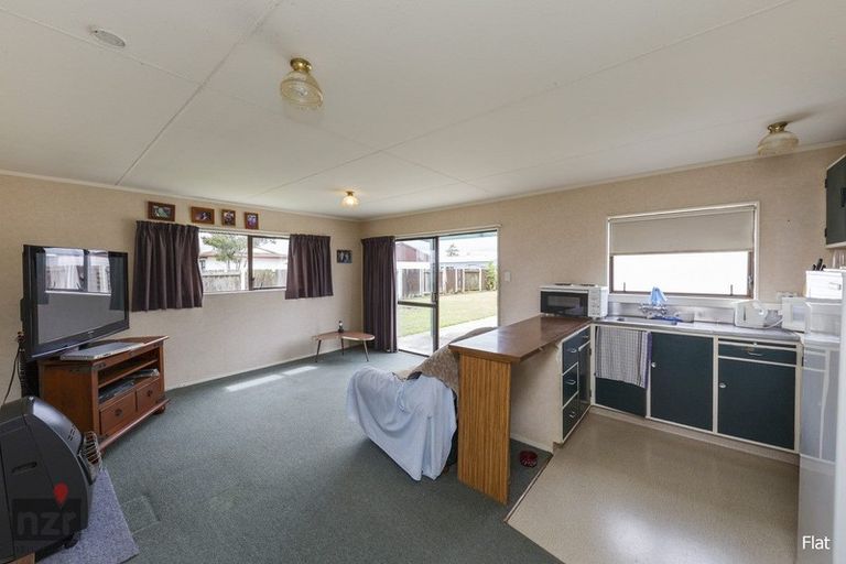 Photo of property in 26 Cumberland Place, Kelvin Grove, Palmerston North, 4414