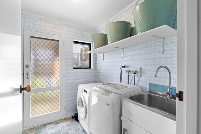 Photo of property in 34 Roberts Line, Kelvin Grove, Palmerston North, 4414