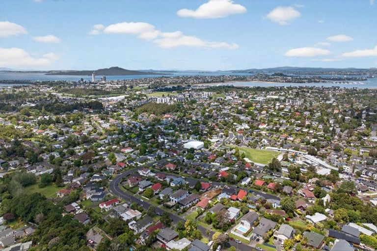 Photo of property in 98 Eban Avenue, Hillcrest, Auckland, 0627