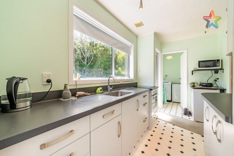 Photo of property in 5 Ruth Grove, Karori, Wellington, 6012