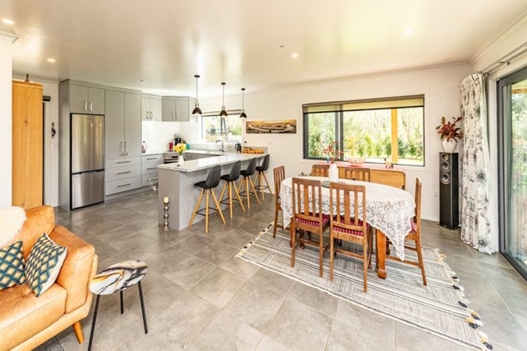 Photo of property in 394 Kaiwhaiki Road, Kaiwhaiki, Whanganui, 4575