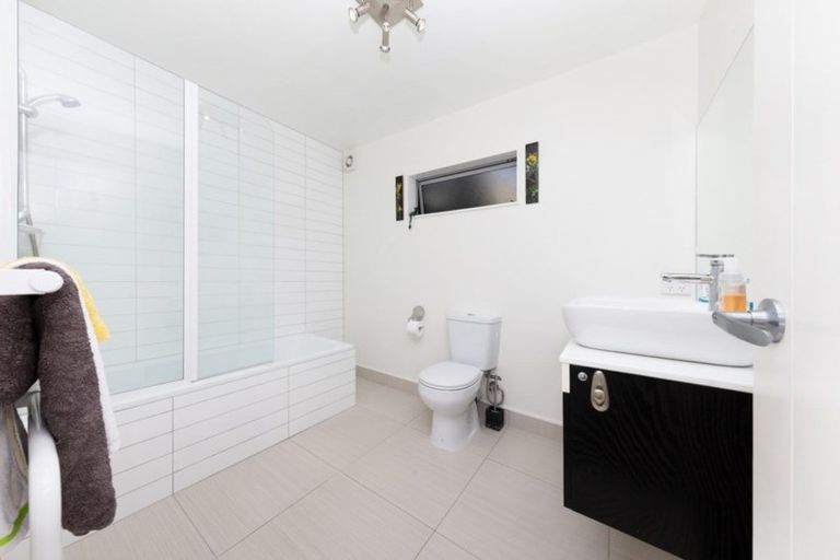 Photo of property in 2/49 Lysander Crescent, Beach Haven, Auckland, 0626