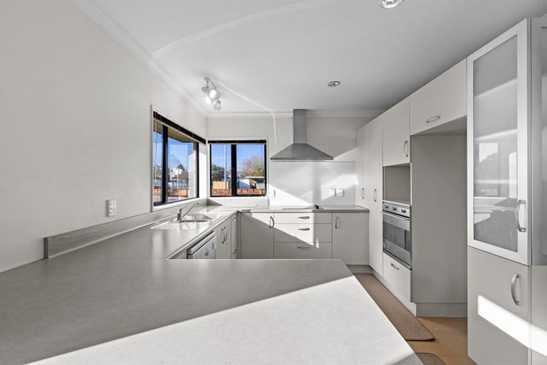 Photo of property in 215 Park Road, Hokowhitu, Palmerston North, 4410