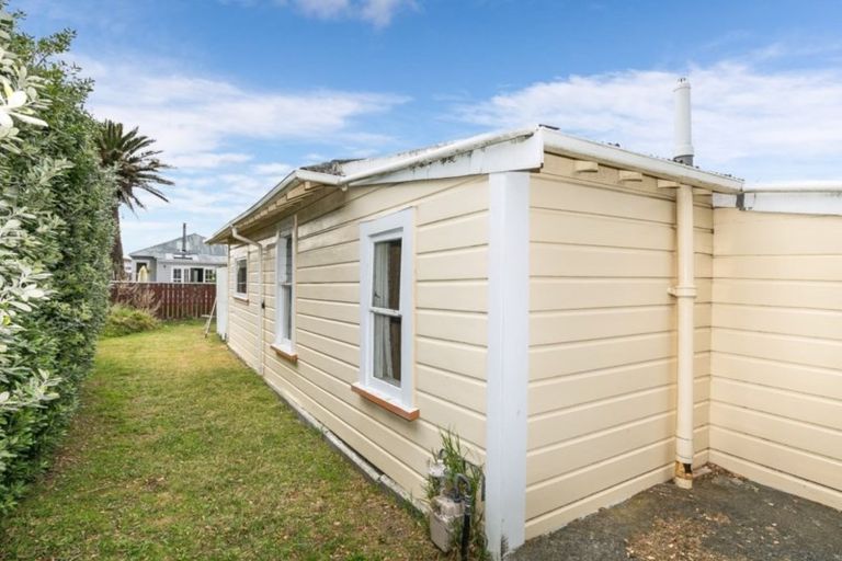 Photo of property in 178 Onepu Road, Lyall Bay, Wellington, 6022
