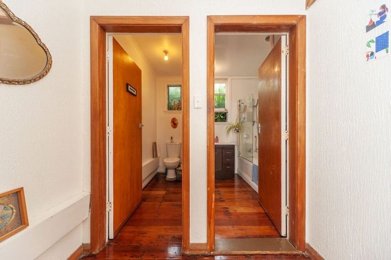 Photo of property in 87-87a Freyberg Street, Lyall Bay, Wellington, 6022