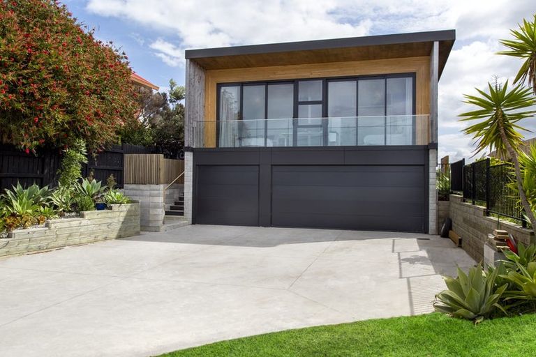 Photo of property in 16 Melandra Road, Stanmore Bay, Whangaparaoa, 0932