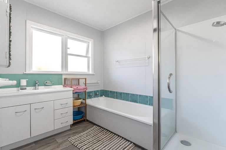 Photo of property in 63 Bassett Road, Johnsonville, Wellington, 6037