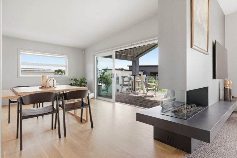 Photo of property in 1025 Papamoa Beach Road, Papamoa Beach, 3118