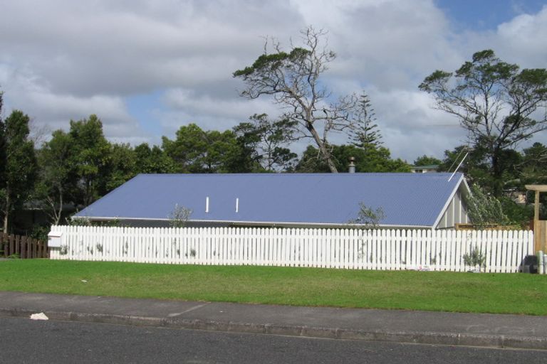 Photo of property in 81 Kemp Road, Massey, Auckland, 0614