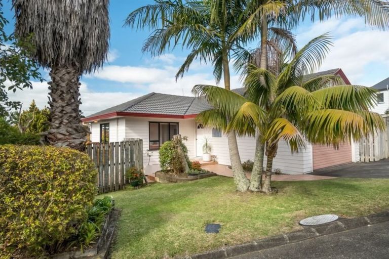 Photo of property in 17 Ian Sage Avenue, Torbay, Auckland, 0630