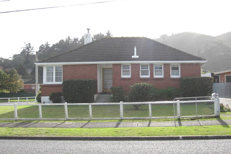Photo of property in 1 Langford Street, Naenae, Lower Hutt, 5011