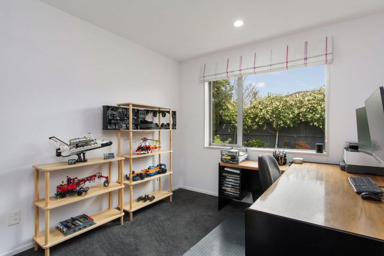 Photo of property in 17 Mataroa Place, Parklands, Christchurch, 8083