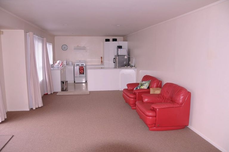 Photo of property in 2/1 Dunstall Place, Mangere Bridge, Auckland, 2022