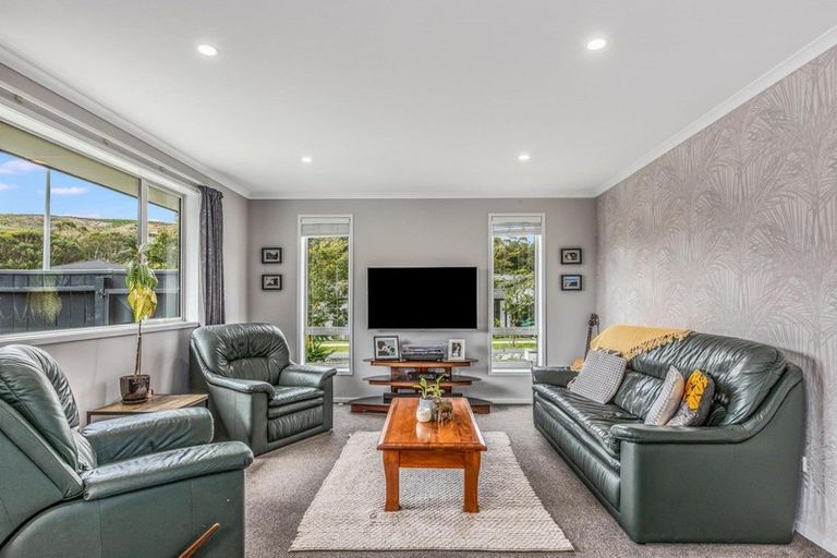 Photo of property in 31 Banks Boulevard, Whitby, Porirua, 5024