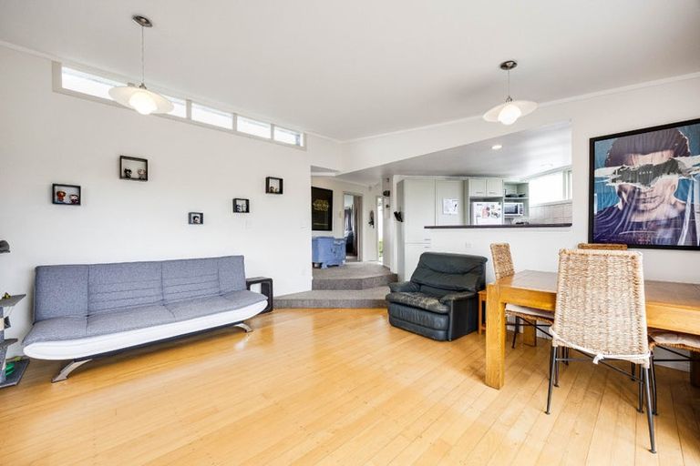 Photo of property in 92 Knights Road, Rothesay Bay, Auckland, 0630