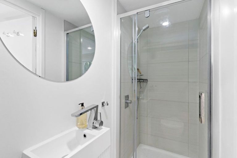 Photo of property in 17 Hillcrest Grove, Hillpark, Auckland, 2102
