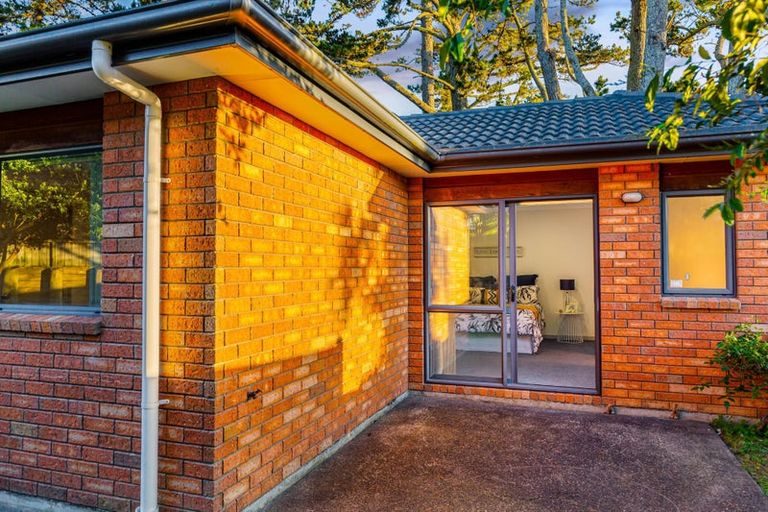 Photo of property in 65 Helleur Road, Massey, Auckland, 0614