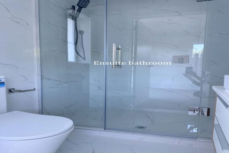Photo of property in 15c Blenheim Street, Glenfield, Auckland, 0629