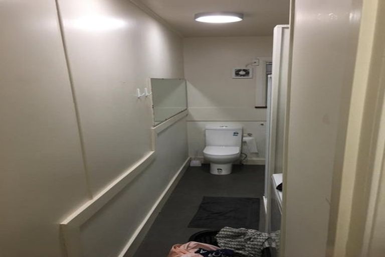 Photo of property in 25 Harbour View Road, Northland, Wellington, 6012