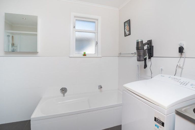 Photo of property in 32 Aberdeen Avenue, Takaro, Palmerston North, 4412
