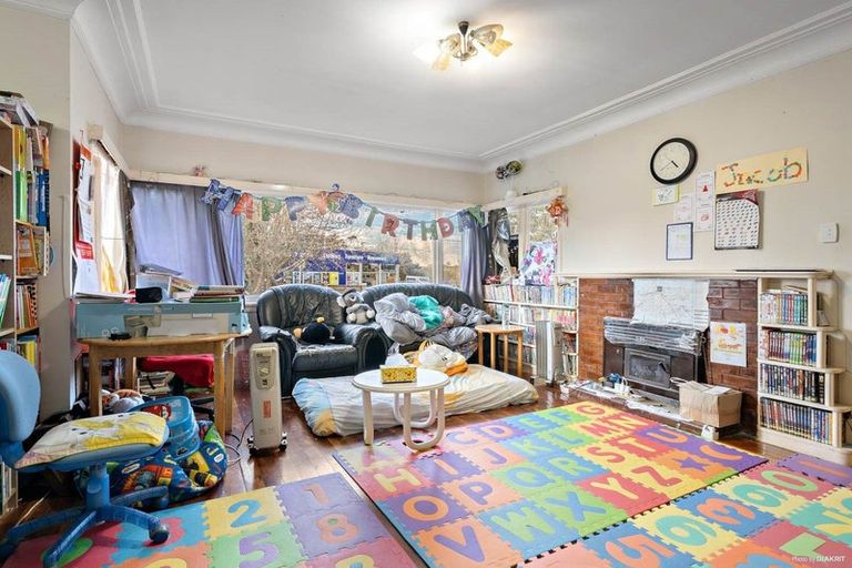 Photo of property in 5 Margan Avenue, New Lynn, Auckland, 0600