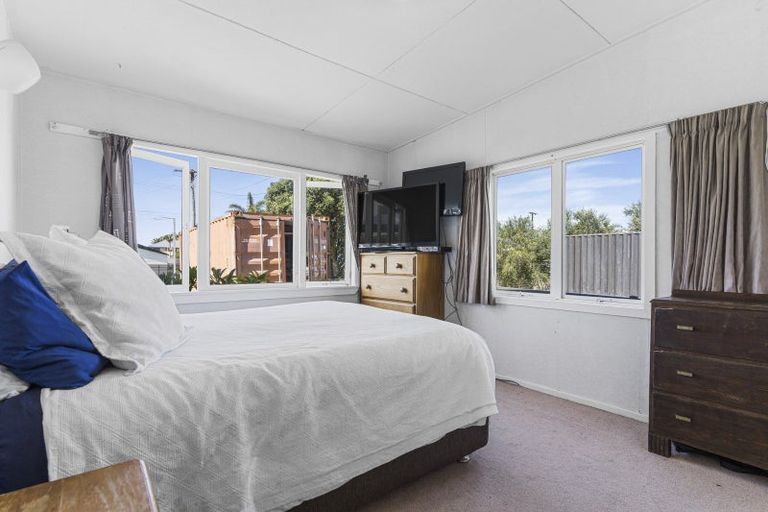 Photo of property in 215 Ocean Road, Whangamata, 3620