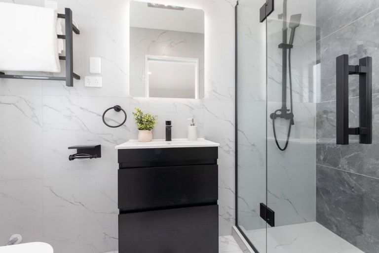 Photo of property in 3153 Great North Road, New Lynn, Auckland, 0600