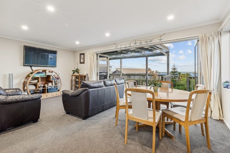 Photo of property in 1410 Whangaparaoa Road, Army Bay, Whangaparaoa, 0930