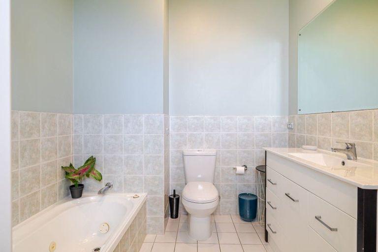 Photo of property in 3/6p Queen Street, Palmerston North, 4410
