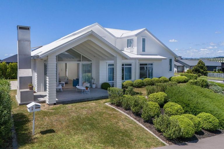 Photo of property in 2 Goldstone Place, Omokoroa, 3114