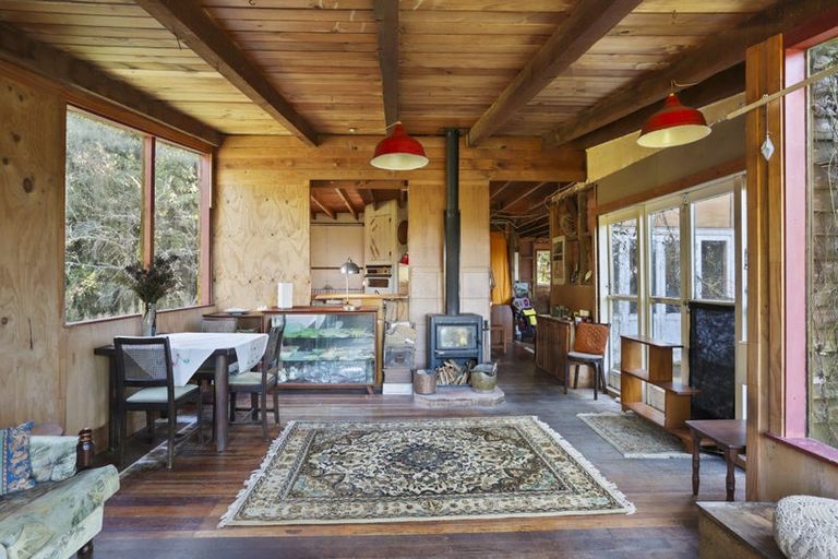 Photo of property in 620 South Titirangi Road, Titirangi, Auckland, 0604