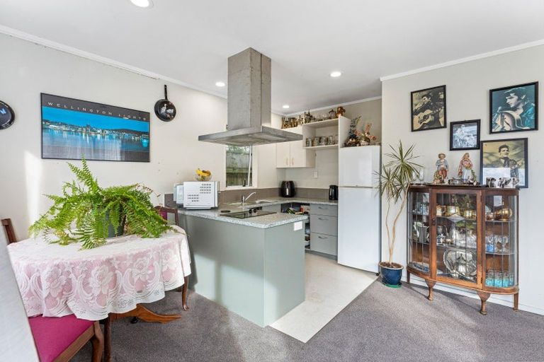 Photo of property in 9 Bluegum Road, Paraparaumu Beach, Paraparaumu, 5032