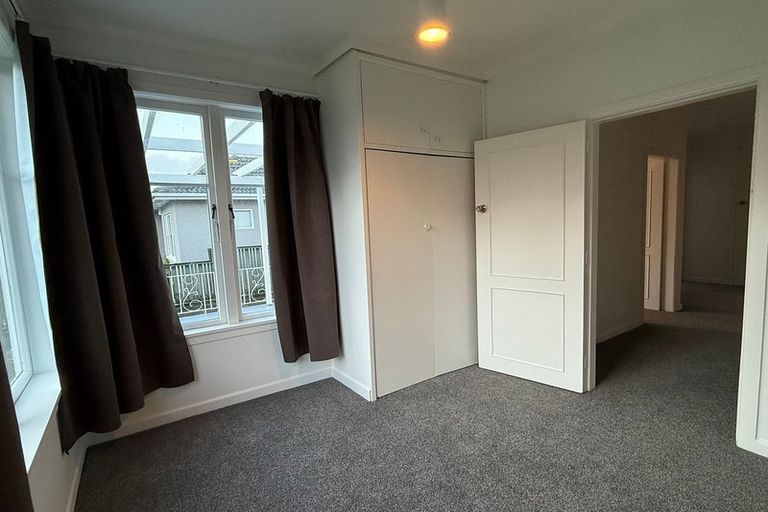 Photo of property in 17 Peachgrove Road, Te Atatu Peninsula, Auckland, 0610