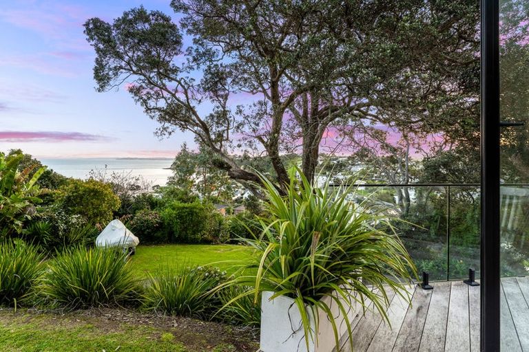 Photo of property in 10 Zita Avenue, Matakatia, Whangaparaoa, 0930